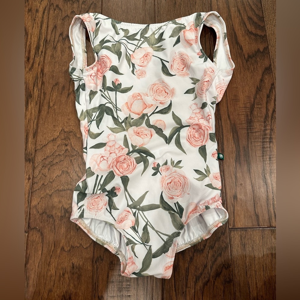 Luckyleo in the Allure style in size medium.